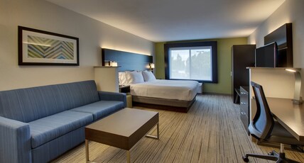 Holiday Inn Express Hotel & Suites Morris Room Type - 1 King Bed Suite Comm Accessible Tub