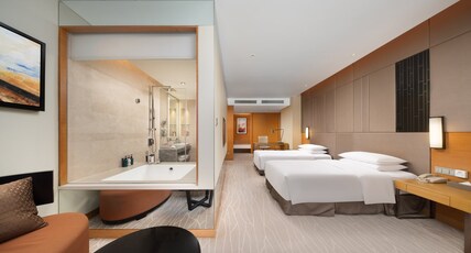 Crowne Plaza Yangzhou, an IHG Hotel Room Type - 2 Double Standard Lake View Lounge Access