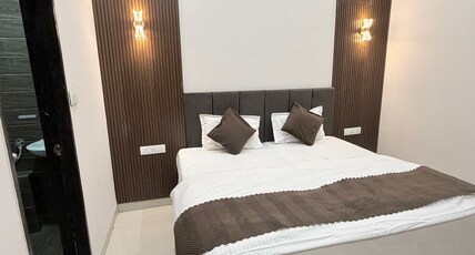 Kiwi Inn Hotel Palda Room Type - 4Bed Family Suite Room