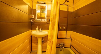 Houseboat Old palace Room Type - Deluxe triple room