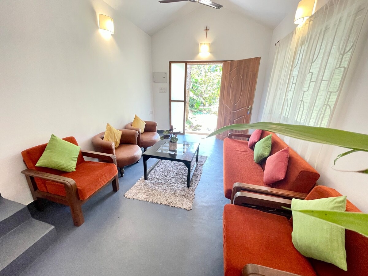 Beautiful 4 Bedroom Villa close to Candolim beach - Tap to explore photos