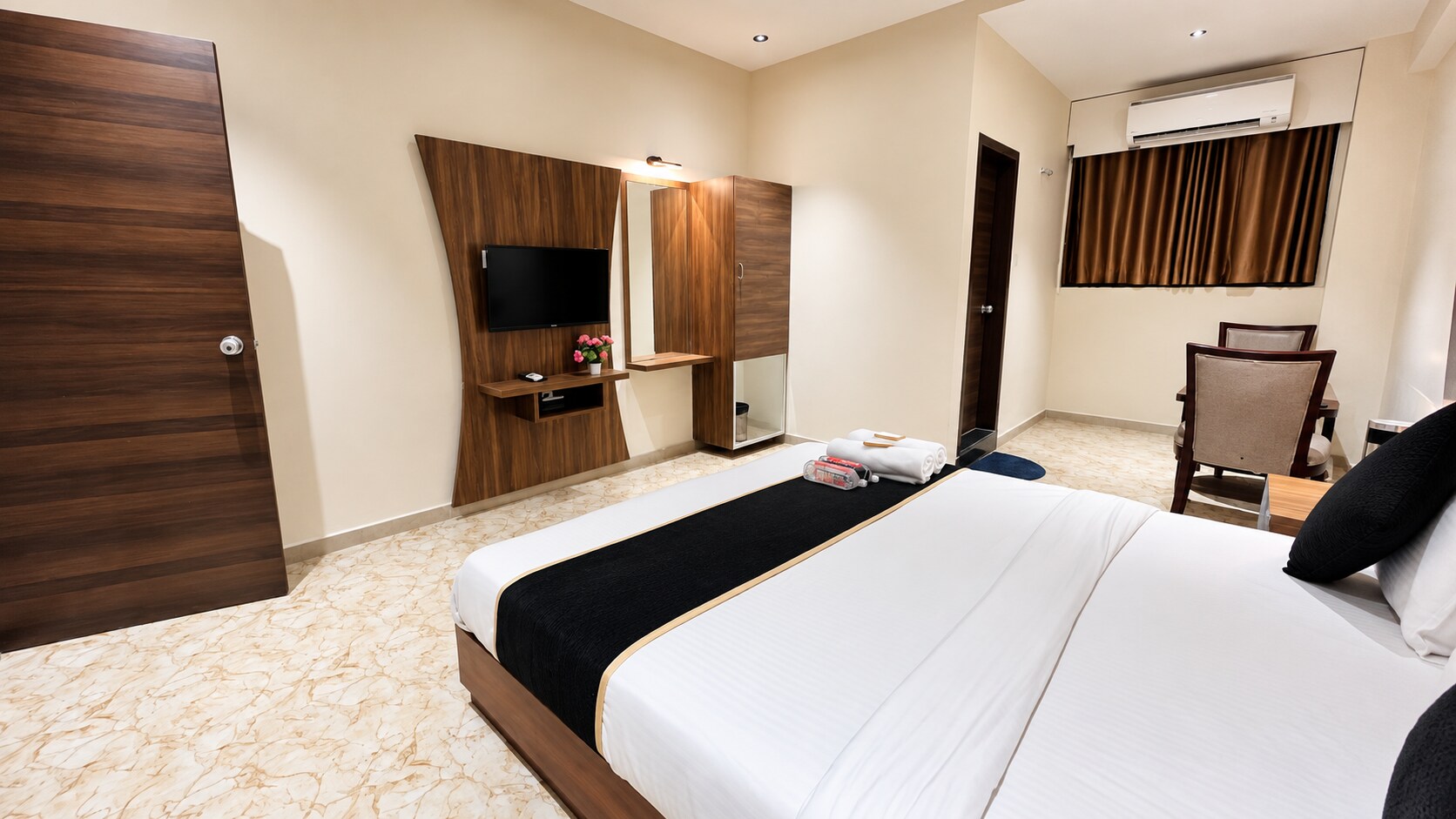 Hotel Shrimad Ahmedabad - Tap to explore photos