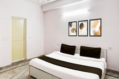 Hotel O Maharaja Hotel Near Vinayak Hospital Galli no. 5 Atta Market