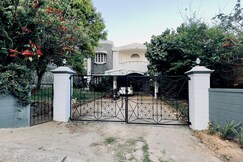 MYSPACE HOLIDAY INN OOTY ROOMS IN A VILLA