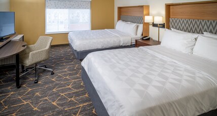 Holiday Inn Hotel & Suites BECKLEY Room Type - 2 Queen Standard Communications Accessible