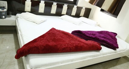 Hotel Arzoo Palace Room Type - Deluxe Triple Bed Ac
