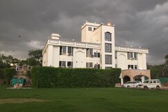 Hotel Radhika Palace
