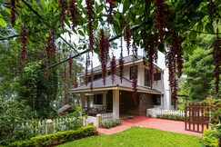 T Cherry Villa by Le Montfort