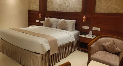 The Plaza Room Type - Premium Room