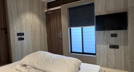 Hotel Rajjog Room Type - Deluxe Room