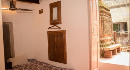 Narayana Haveli | Near Ghats Room Type - Ganga Room - (with AC)