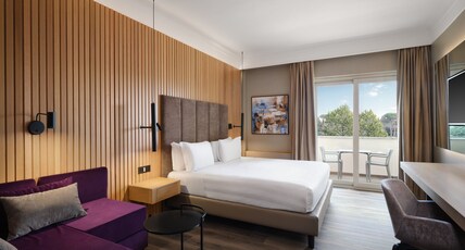 Crowne Plaza Rome-St. Peter's Hotel & Spa Room Type - 1 King Premium Pool View Crowne Plaza Rome-St. Peter's Hotel & Spa Room Type - 1 King Premium Pool View
