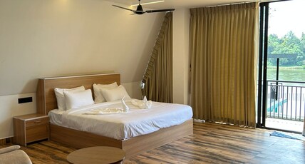 MANGALATH RESORTS Room Type - Luxury King Bed Room with River View