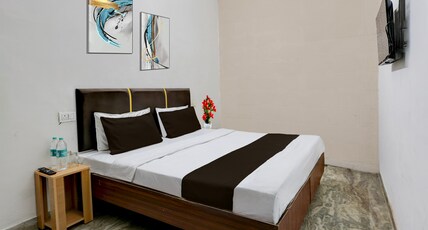 Hotel O by OYO Dariya Railway Station Formerly RR Villa Room Type - Deluxe