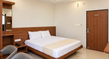 RADHEY KRISHNA HOTEL AND RESORT Room Type - Deluxe Room