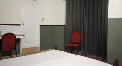 Hotel Dwaraka - The Budget Hotel Room Type - DOUBLE ROOM NON AC