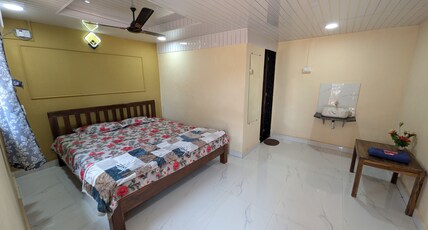 Swami Holiday Inn Room Type - Bedroom 3