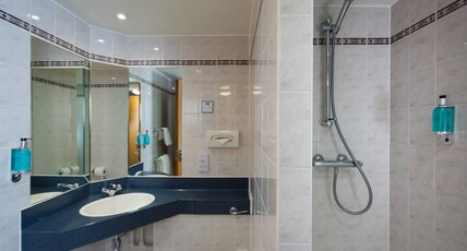 Holiday Inn Express BRISTOL CITY CENTRE Room Type - 1 Double Standard with Free Hot Breakfast