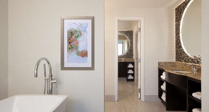 Hilton Garden Inn Austin Downtown/Convention Center Room Type - 1 KING BED 1BDRM SUITE