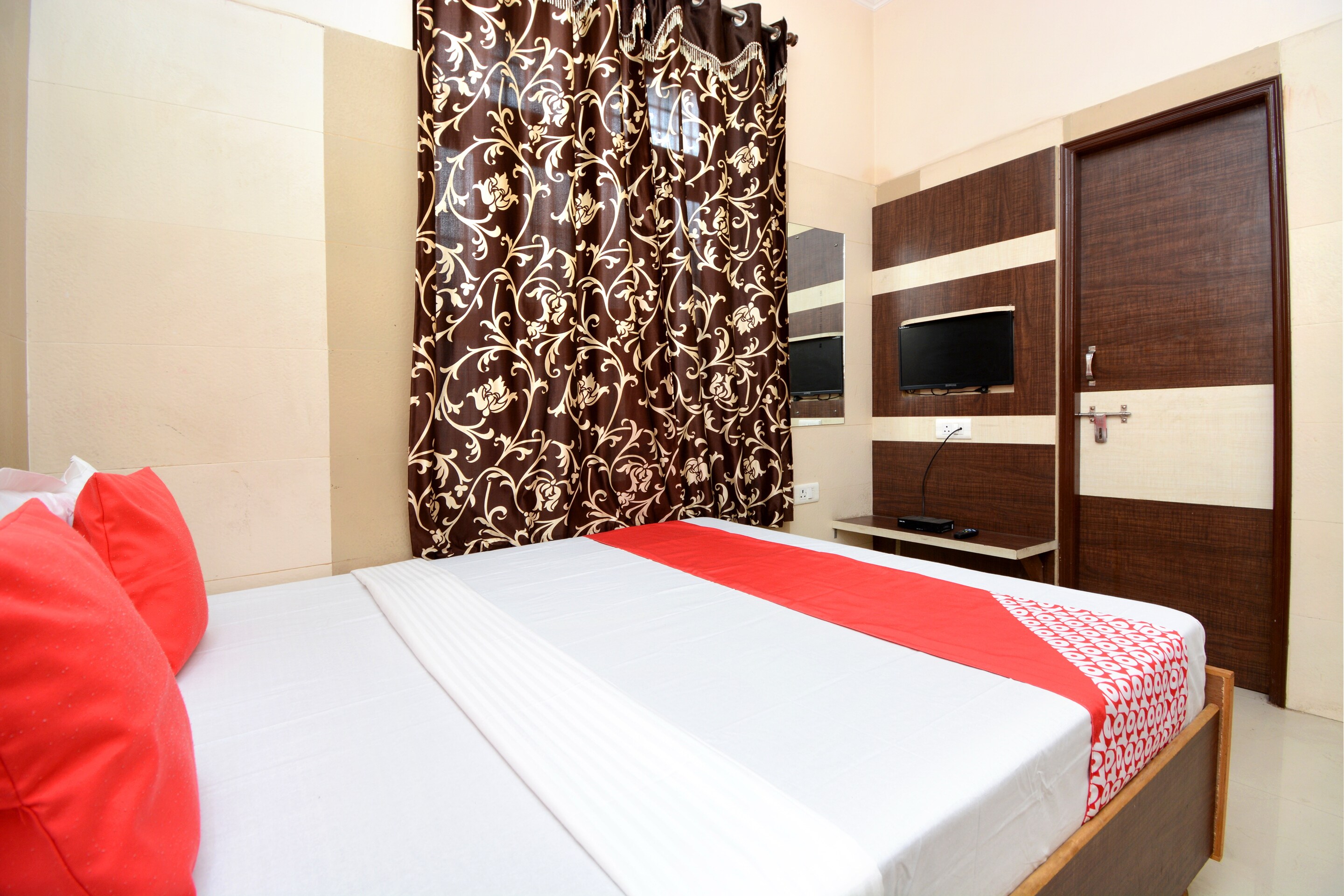 Hotel O Divine Light - Tap to explore photos