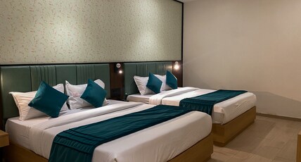 ESQUIRE HOTEL NEAR Bandra Kurla Complex Room Type - Deluxe Quadruple Room