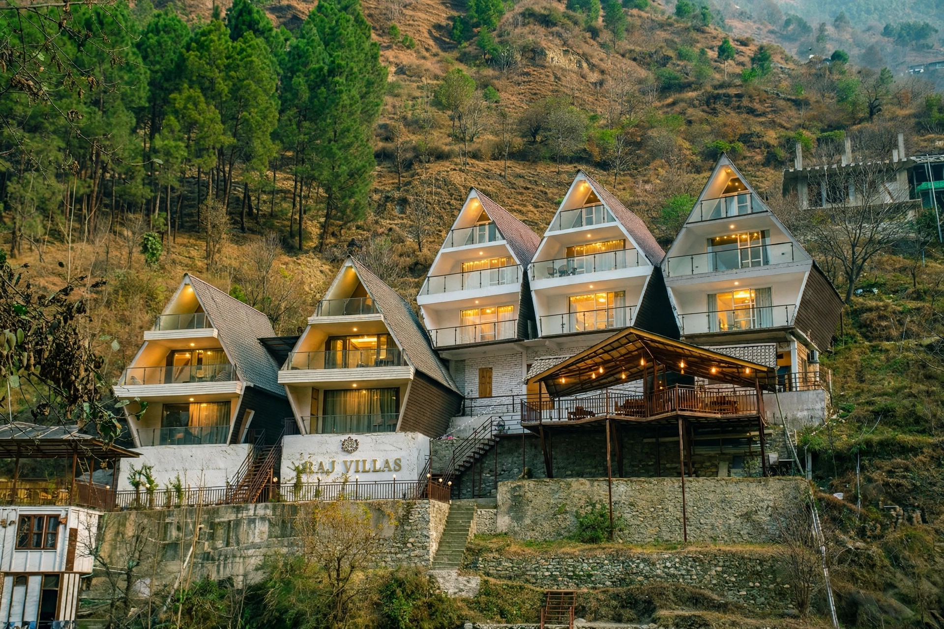 Raj Villas by Jomotel - A Riverside Retreat