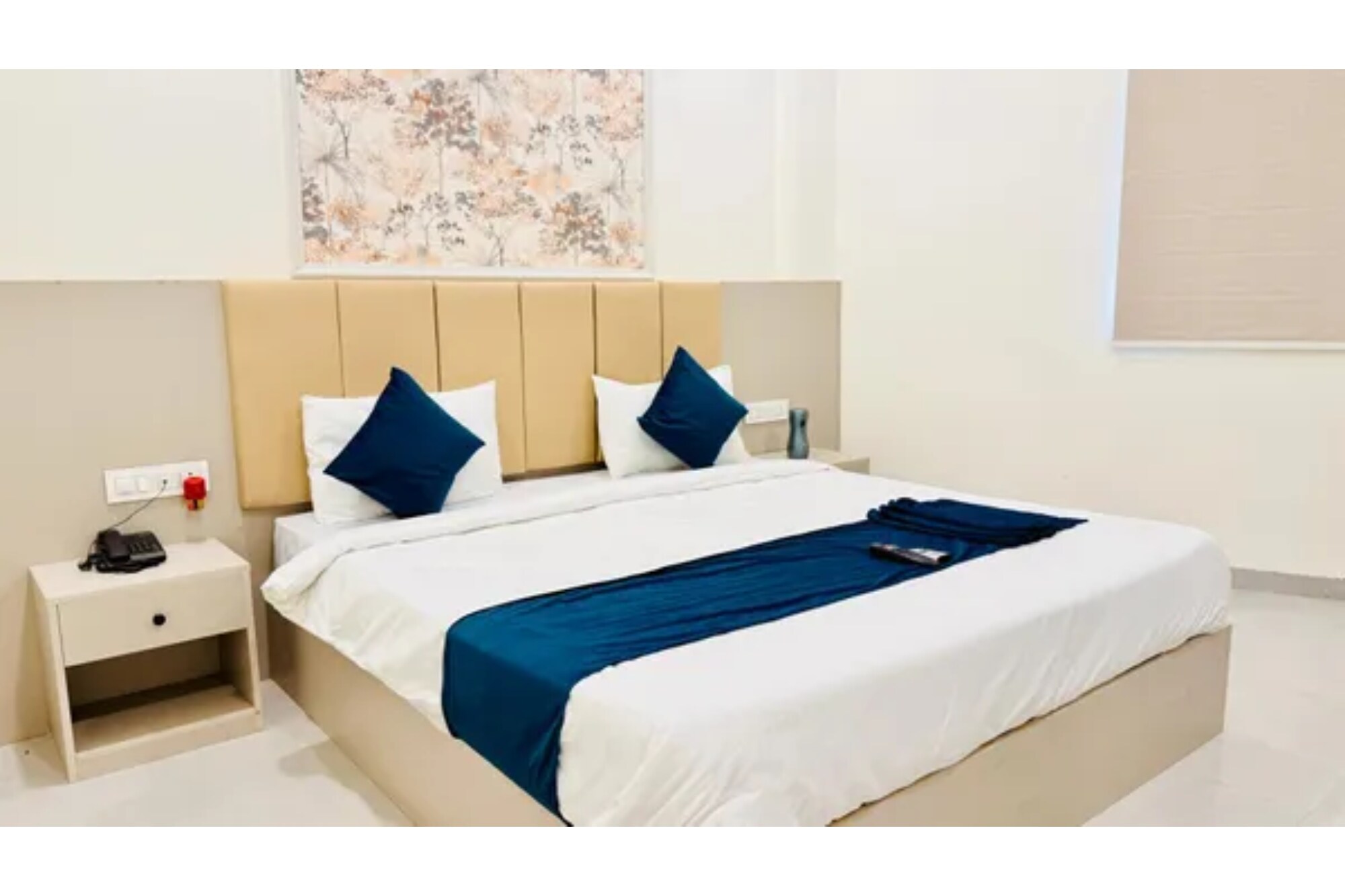 FabHotel Shree Inn - Tap to explore photos