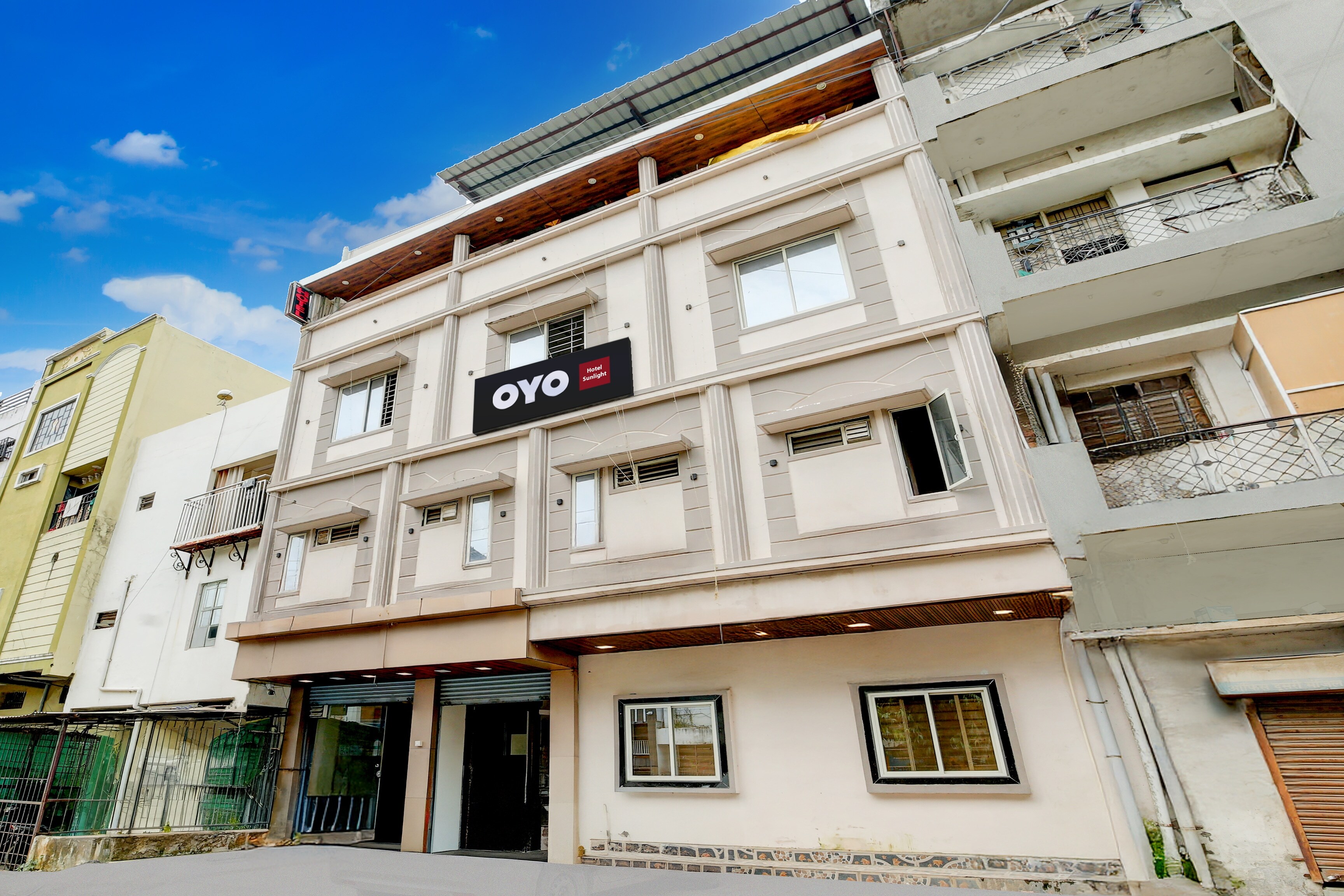 Hotel O Sunlight Pandit Omkar Prasad Tiwari Bus Stand - Tap to explore photos