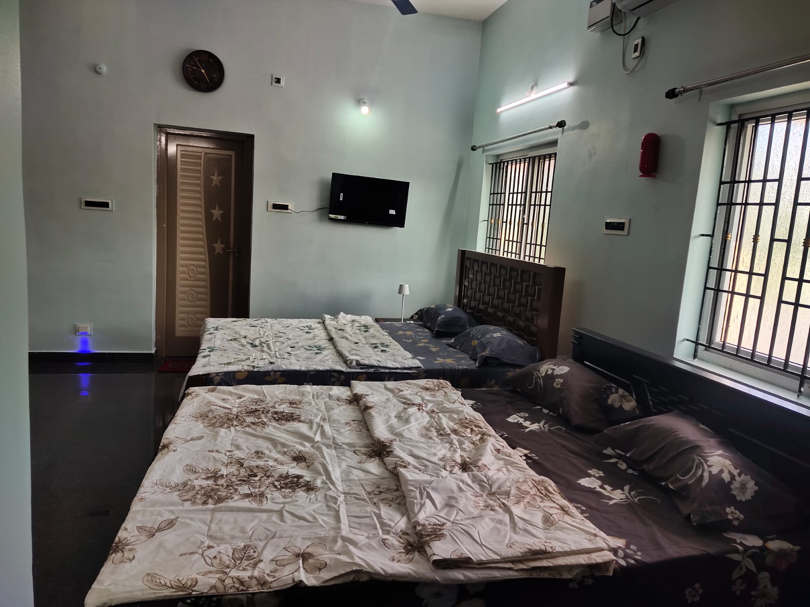 Emitta Homestay Gold - Tap to explore photos
