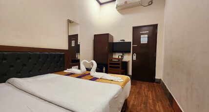 Hotel Raunak Room Type - Colonial Nest (Standard Double) with Free Wifi