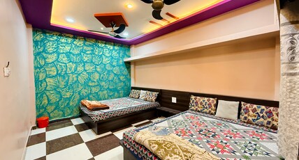 Manu Family Guest House Room Type - Four Bed Family AC Room