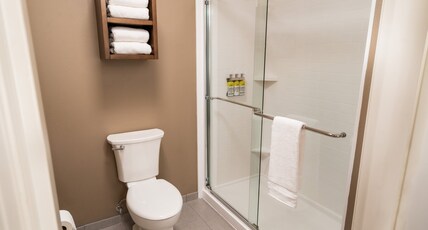 Staybridge Suites Coeur d'Alene Room Type - 1 King Studio Suite Mobility Accessible Tub