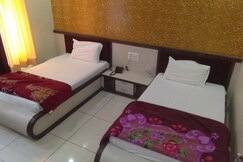 Milan Hotel and Restaurant ( 500 M from Reengus Railway Station )