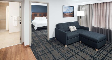 Embassy Suites Anchorage Room Type - 1KG MOB HR ACC RI-S STE NS