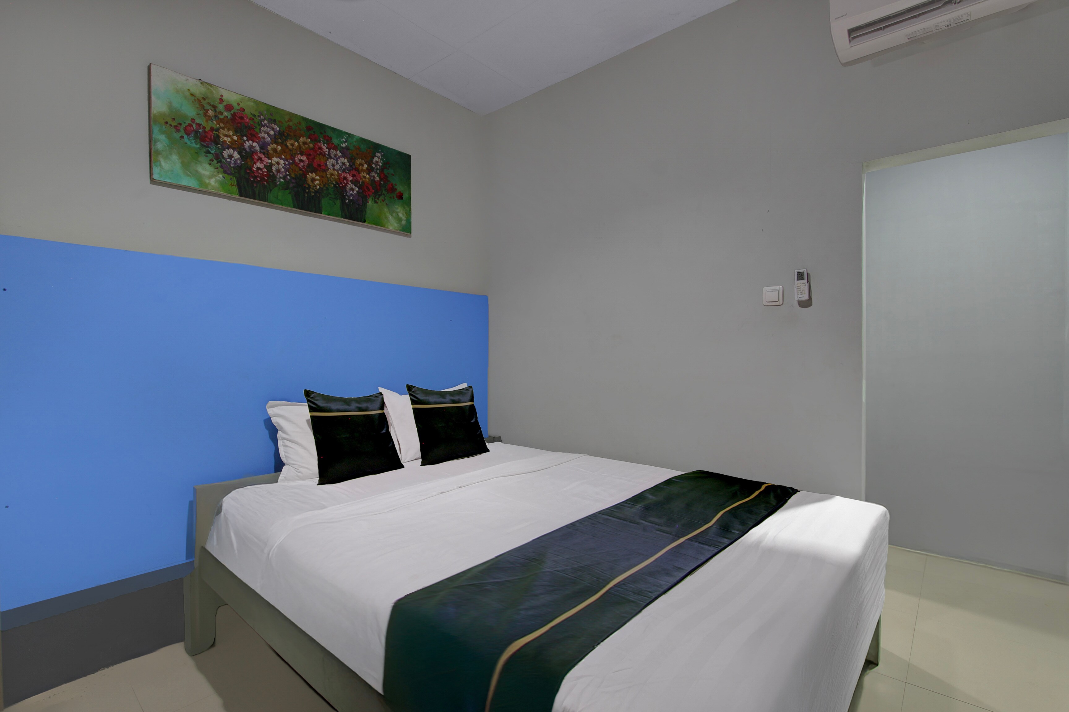 Hotel O Guesthouse Syariah - Tap to explore photos