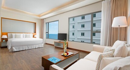 A La Carte Danang Beach Hotel Room Type - Studio with City View