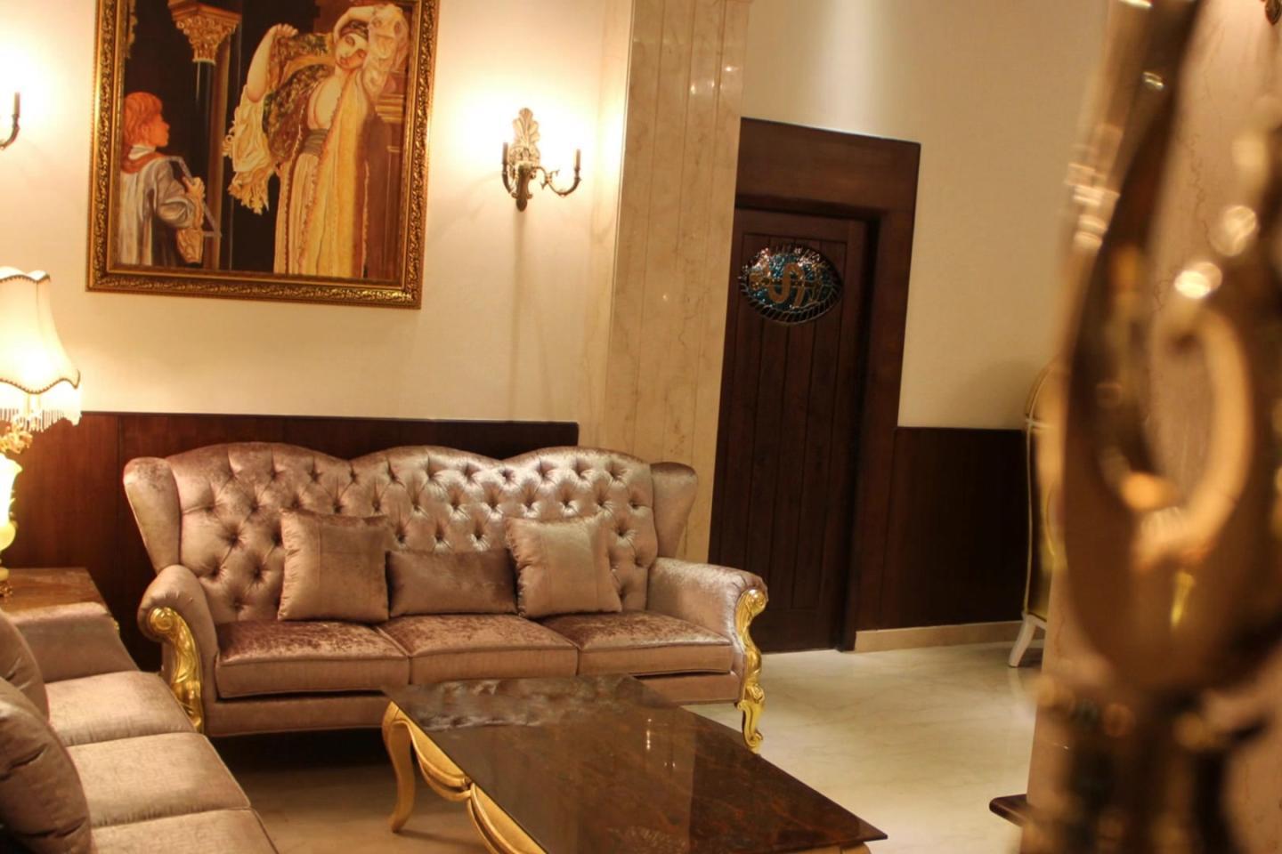 Hotel 17 Miles - Tap to explore photos