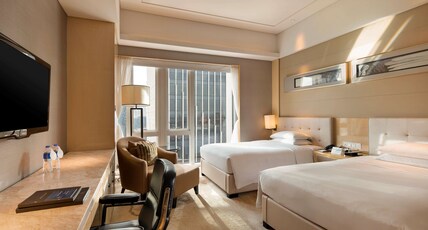 Hilton Dalian Room Type - TWIN DELUXE ROOM CITY VIEW