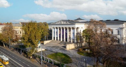 Mercure Budapest Korona Hotel Room Type - ArtApp room - Sleepover with your favorite art piece Mercure Budapest Korona Hotel Room Type - ArtApp room - Sleepover with your favorite art piece