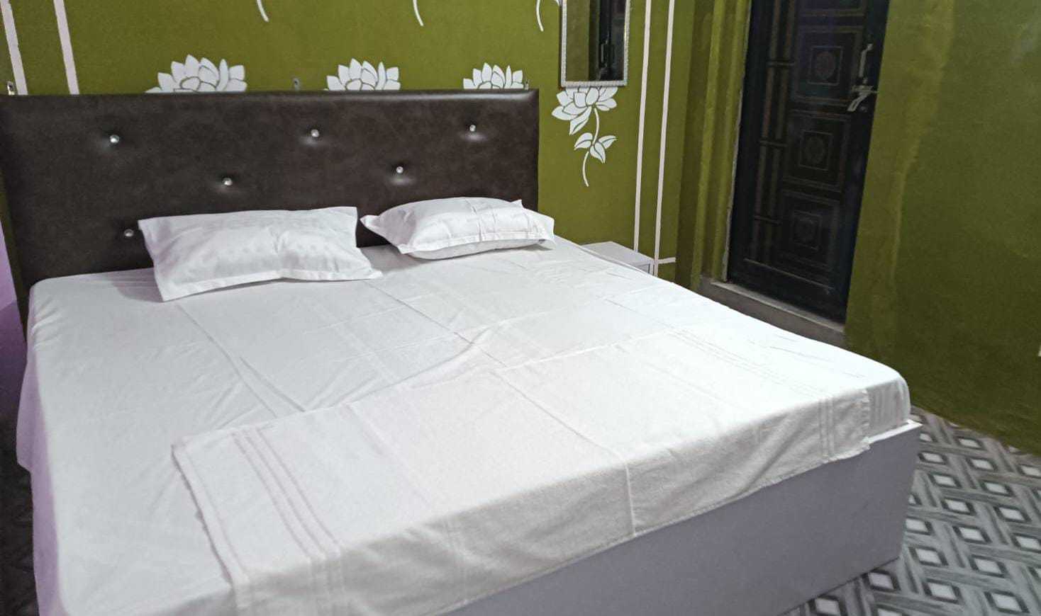 Hotel O Pathik Niwas Guest House - Tap to explore photos