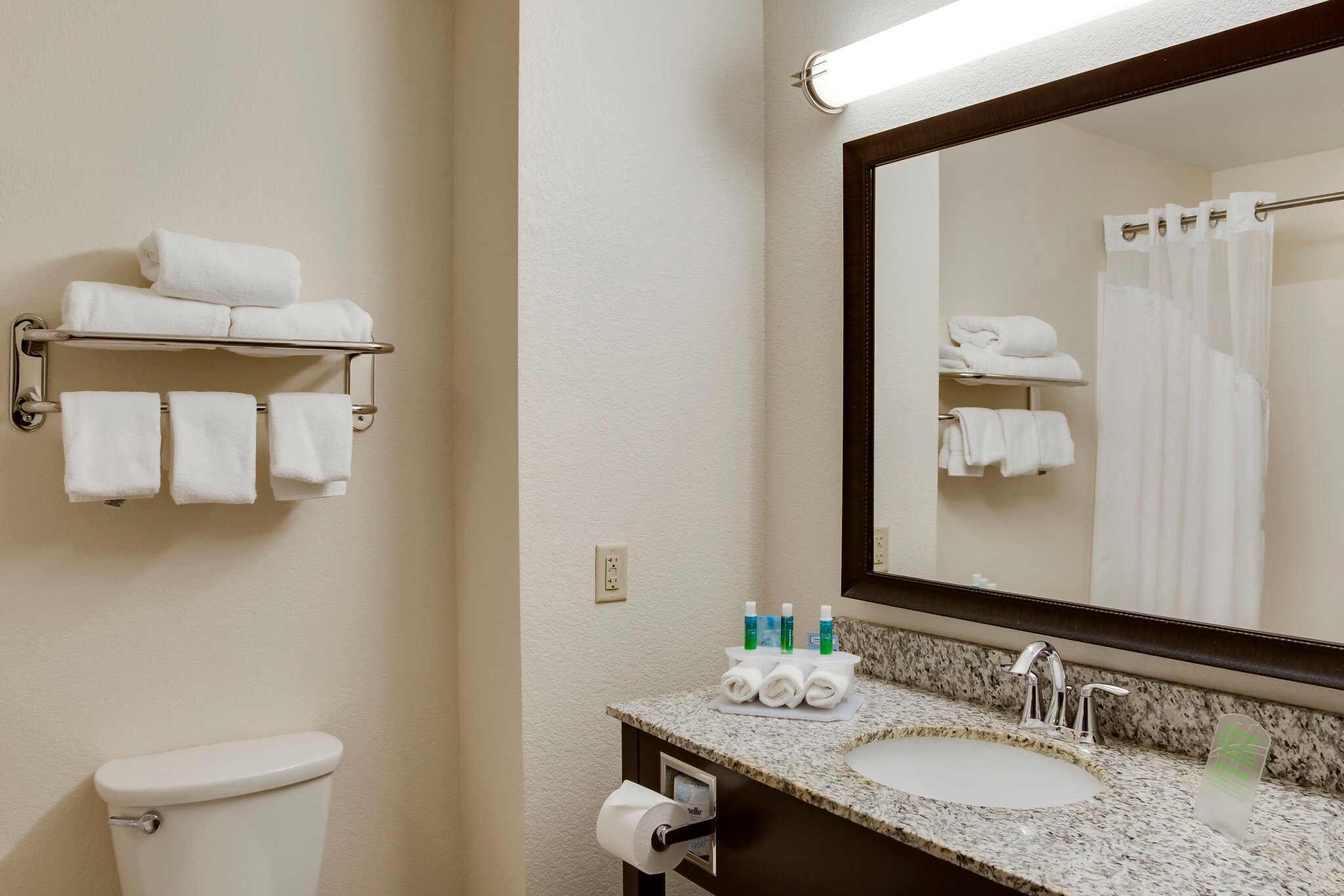 Holiday Inn Express & Suites Nevada, an IHG Hotel - Tap to explore photos