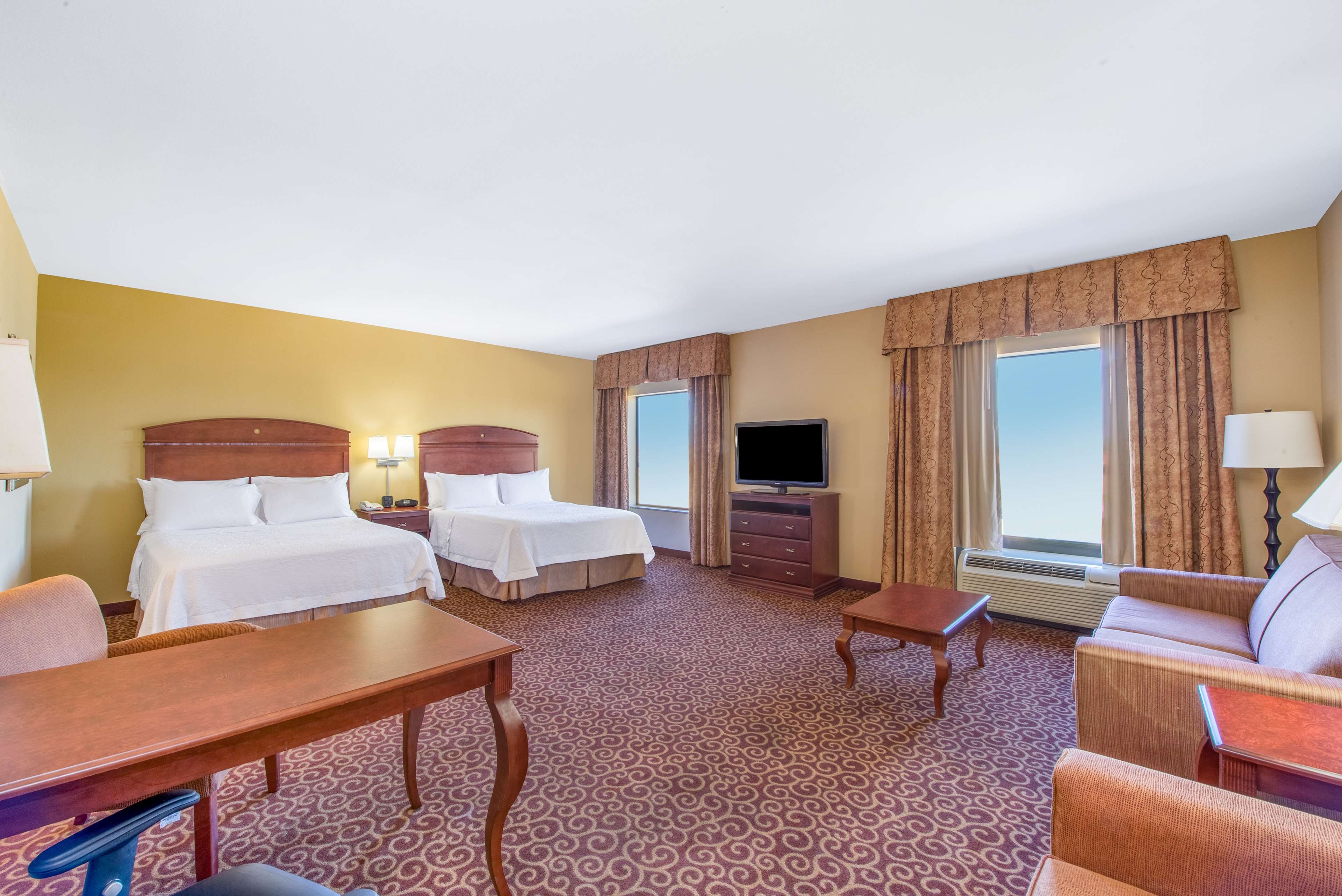 Hampton Inn & Suites Oklahoma City South - Tap to explore photos