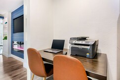 Super 8 by Wyndham Orlando Near Florida Mall