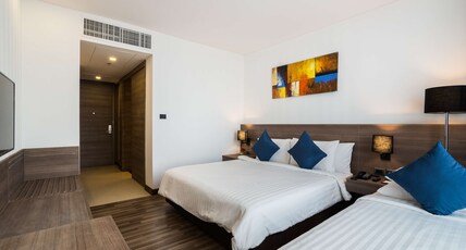 Best Western Plus Wanda Grand Hotel Room Type - 1 King 1 Single, Non-Smoking, Family Room, Flat Screen Television, City View, Safe, Wi-Fi