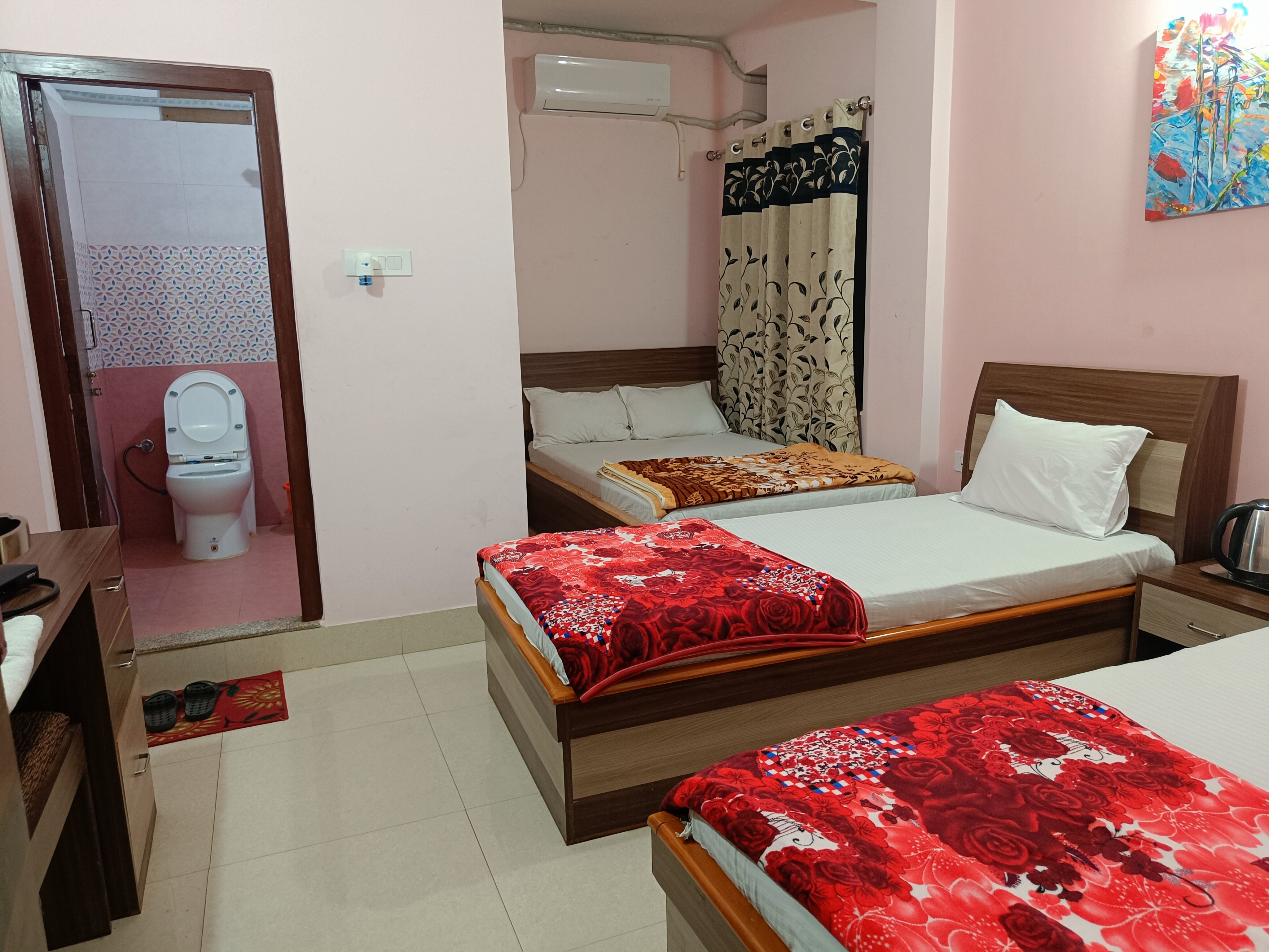 Hotel Vrindavan Palace - Tap to explore photos