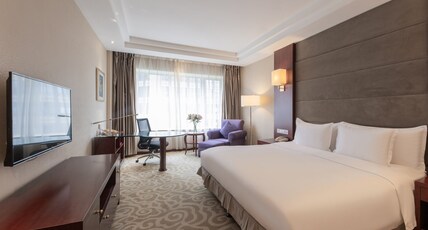Crowne Plaza Shanghai Room Type - 1 King Bed Standard Work Life