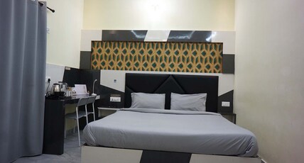Elite Resort Room Type - Superior King Room with Jacuzzi Bathtub AC - (No Alcohol and Non-Smoking)