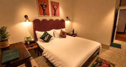 HOUSE OF BB (1km from Nakki Lake) Room Type - Deluxe Room