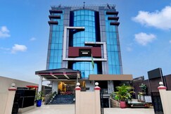 Super Townhouse Hatigaon Near Medicity Formerly Hotel Grand Majesty