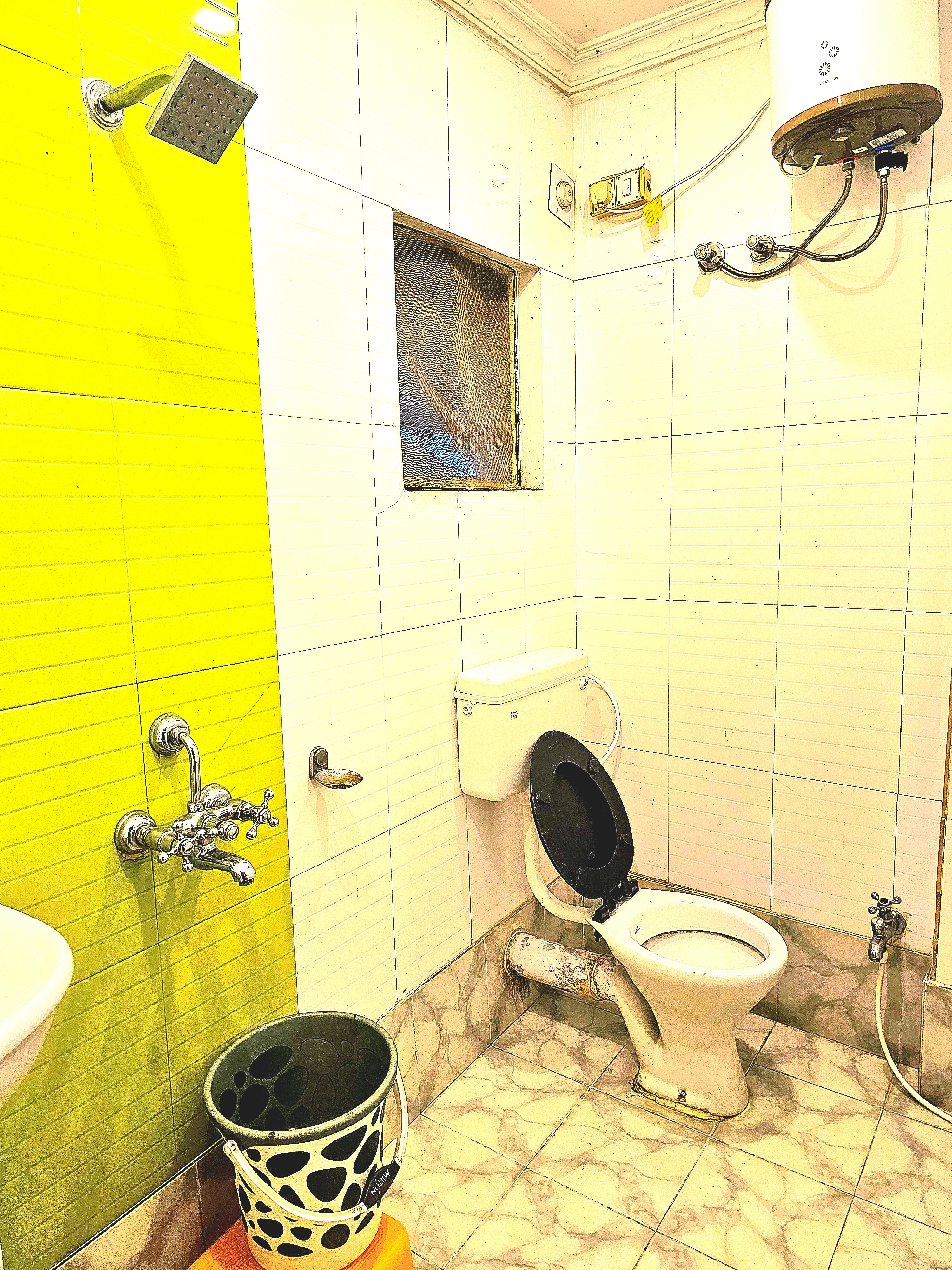 Venus Next - Tap to explore photos